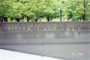 Imagen muro "freedom is not free"